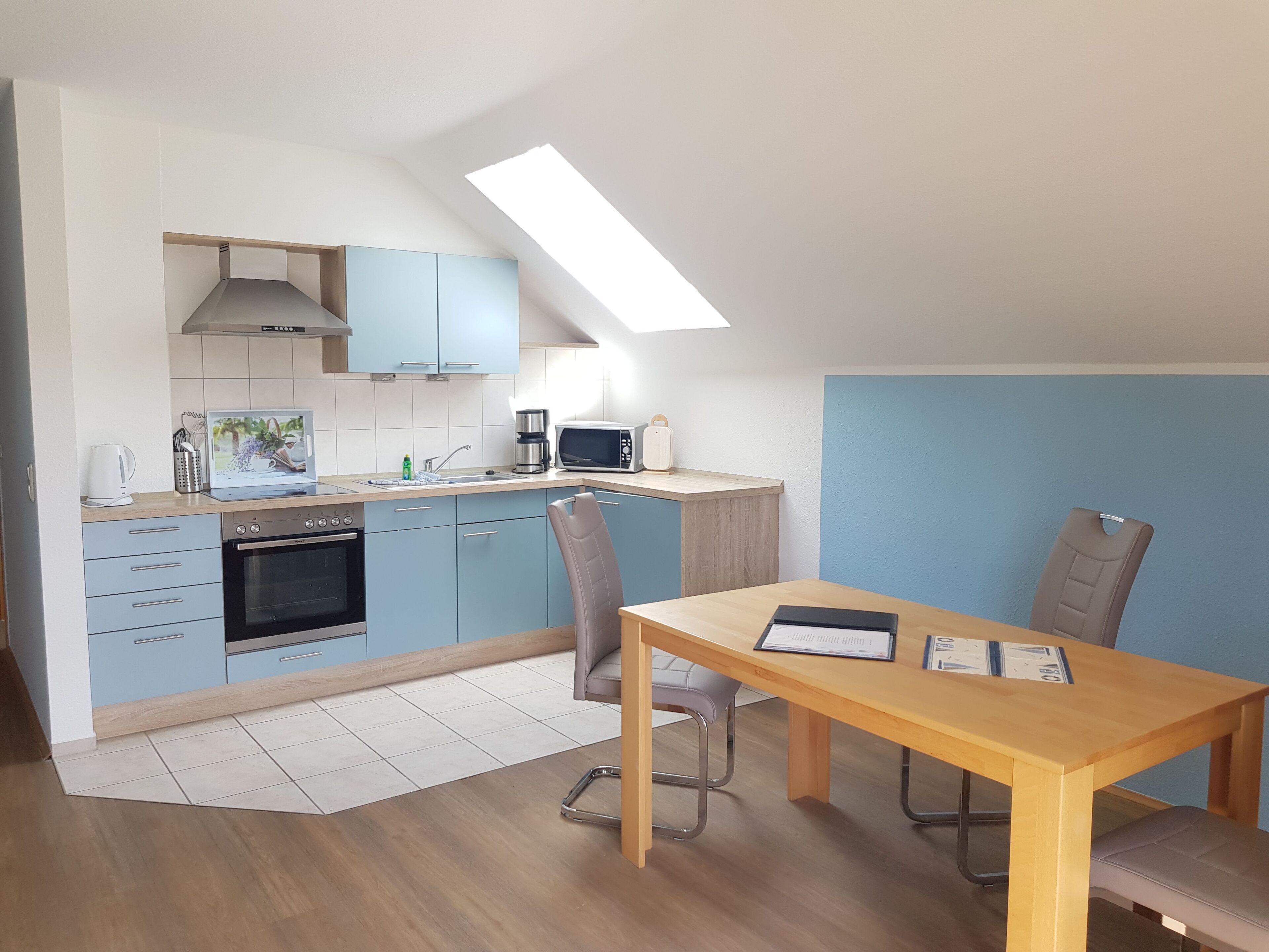 Microwave, oven, dishwasher, coffee/tea maker