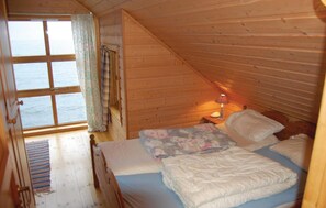 2 bedrooms, travel cot, Internet