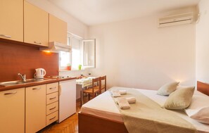 Free WiFi, bed sheets - Gorgeous apartment in Podstrana (Podstrana)