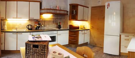 Refrigerador, microondas, horno y lavavajillas