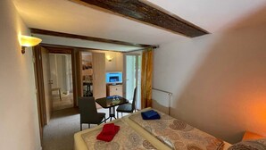 1 غرفة نوم ومكتب وواي فاي وملاءات أسرّة