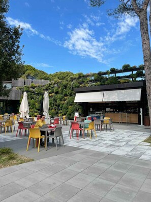 Outdoor dining - Mobilehome with air conditioning, terrace and pool (Cavallino-Treporti)