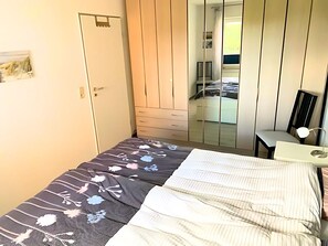 2 bedrooms, iron/ironing board, travel cot, WiFi