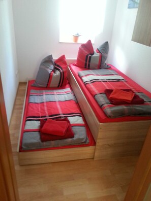 2 bedrooms, travel cot, WiFi, bed sheets