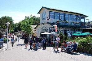 Unclassified image, 4 of 13, button