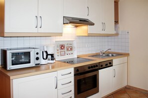 冷蔵庫、電子レンジ、オーブン、食器洗い機