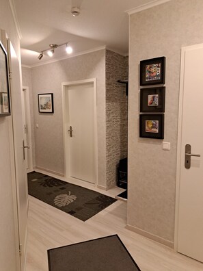 Interior - Strandgut - Balcony - only 350 m beach - Accommodation Strandgut, WLAN (Nienhagen)