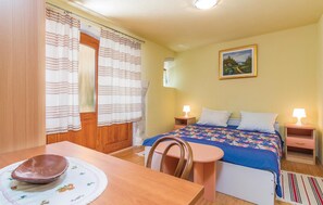 2 Schlafzimmer, Reisekinderbett, kostenloses WLAN, Bettwäsche