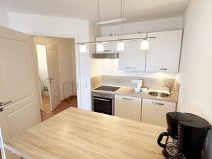 Køleskab, ovn, opvaskemaskine, kaffe-/temaskine