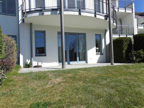 Unclassified image, 2 of 16, button