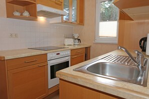 Kühlschrank, Mikrowelle, Ofen, Geschirrspüler