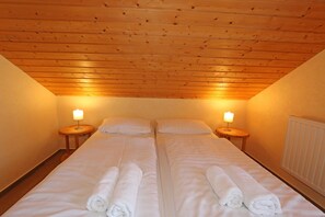 3 makuuhuonetta, tallelokero huoneessa, vauvan matkasänky, Wi-Fi