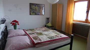 2 bedrooms, WiFi, bed sheets, wheelchair access