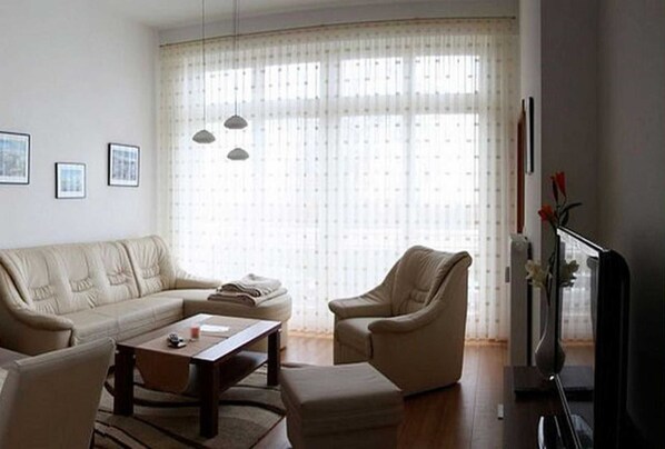 Imagen sin descripción, 1 de 9, botón