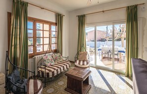 Télévision, cheminée, lecteur de DVD