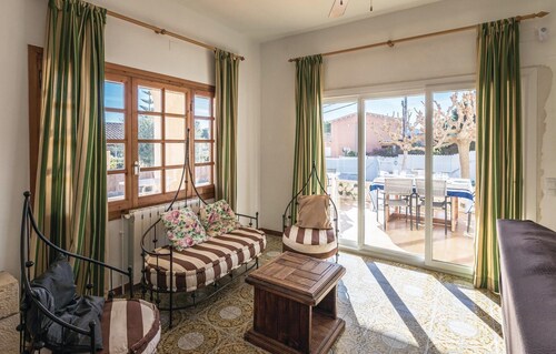 Maison confortable de 4 chambres à Roda.