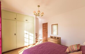 4 Schlafzimmer, Reisekinderbett, kostenloses WLAN, Bettwäsche