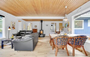 Interior - Cozy home in Herning with kitchen (Herning)