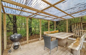 Outdoor dining - Cozy home in Herning with kitchen (Herning)