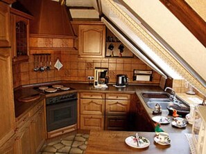 Fridge, microwave, oven, coffee/tea maker