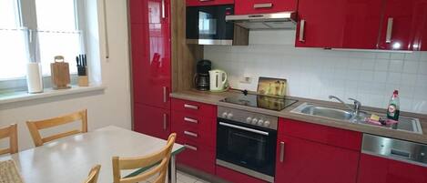 Frigorifero, microonde, forno