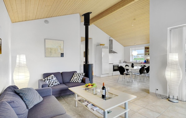 TV, fireplace, DVD player