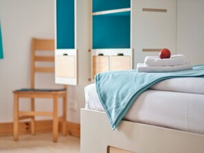 Unclassified image, 3 of 20, button - Twin Room 4 - turquoise - Holiday on the organic farm (Schwerin)