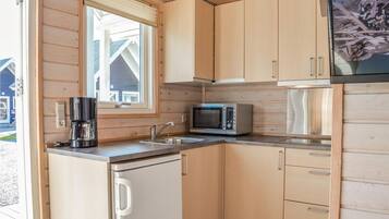 Køleskab, kogeplade, kaffe-/temaskine