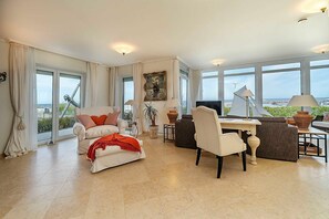 Unclassified image, 5 of 46, button