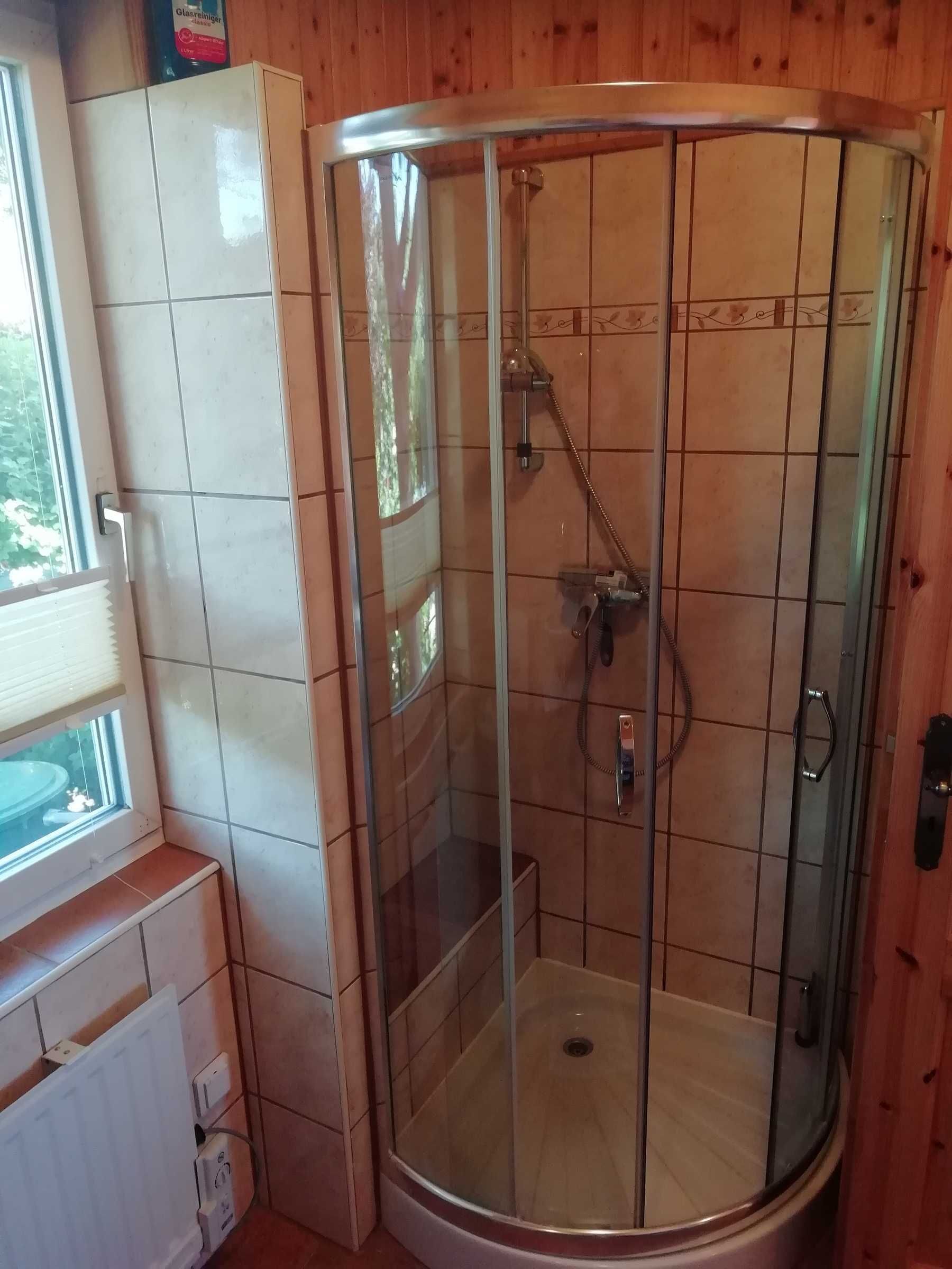 Shower, toilet paper