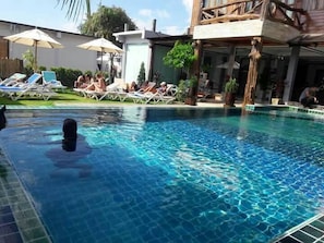 Kolam renang outdoor