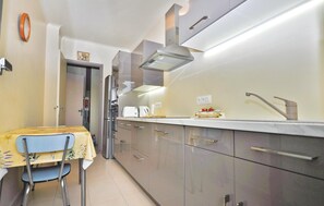 Réfrigérateur, plaque de cuisson, lave-vaisselle, cafetiÚre/bouilloire
