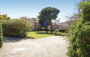 Property grounds - Lovely home in Prades (Prades)