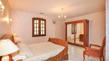 5 chambres, lit parapluie, Wi-Fi gratuit, draps fournis