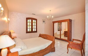 5 Schlafzimmer, Reisekinderbett, kostenloses WLAN, Bettwäsche