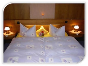 1 habitación, caja de seguridad en la habitación y ropa de cama 