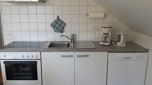 Kühlschrank, Mikrowelle, Ofen, Geschirrspüler