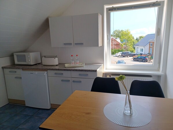 Kühlschrank, Mikrowelle, Ofen, Geschirrspüler