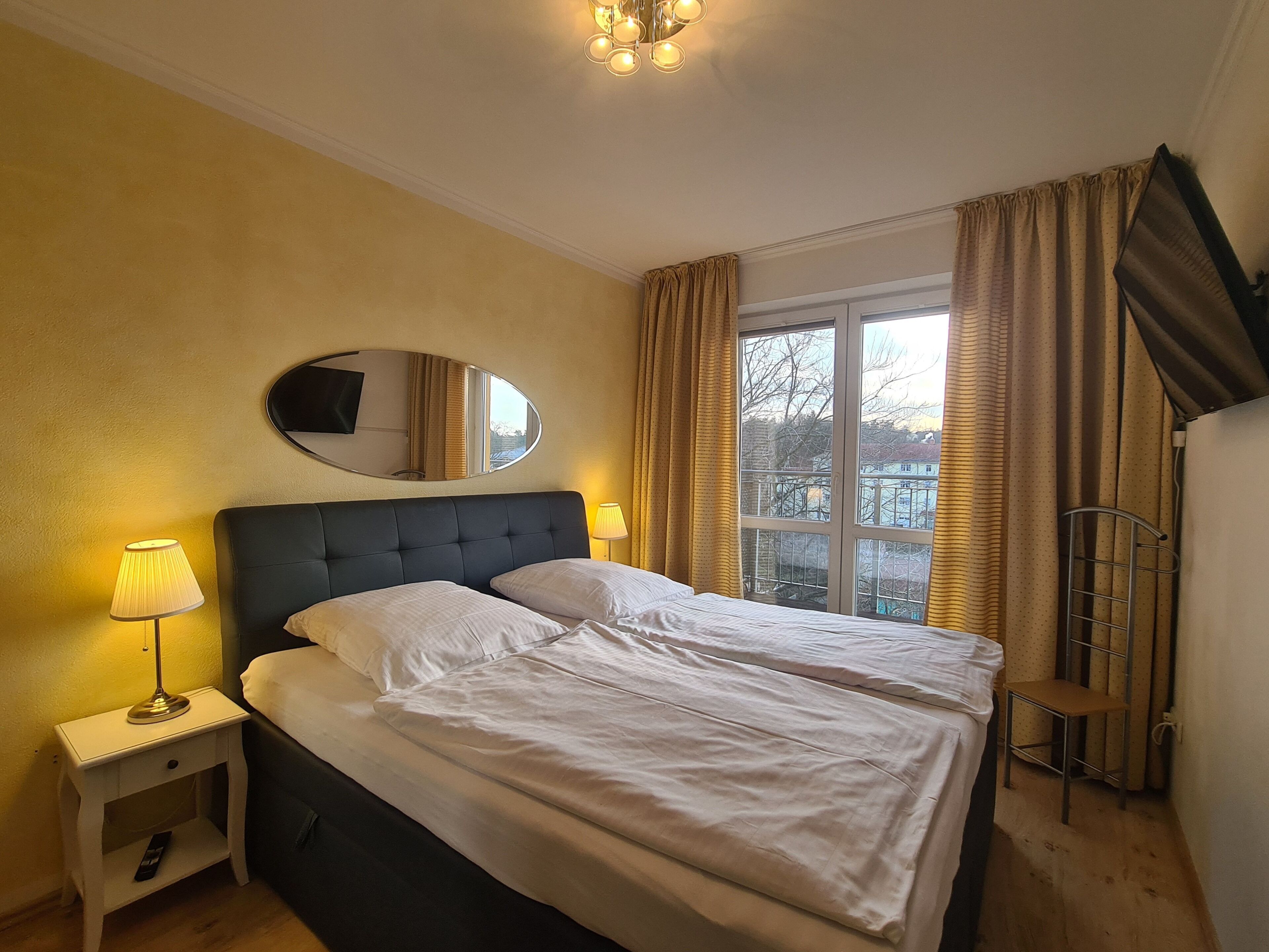 2 bedrooms, desk, travel cot, WiFi