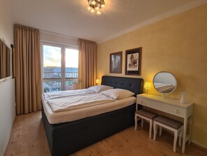 2 slaapkamers, een bureau, reisbedje, wifi