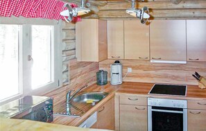 Fridge, microwave, stovetop, dishwasher - Cozy home in Unterweissenbach with sauna (Unterweissenbach)