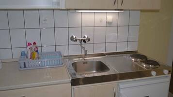 Fridge, microwave, stovetop, coffee/tea maker