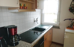 Refrigerador, placa de cocina, cafetera/tetera