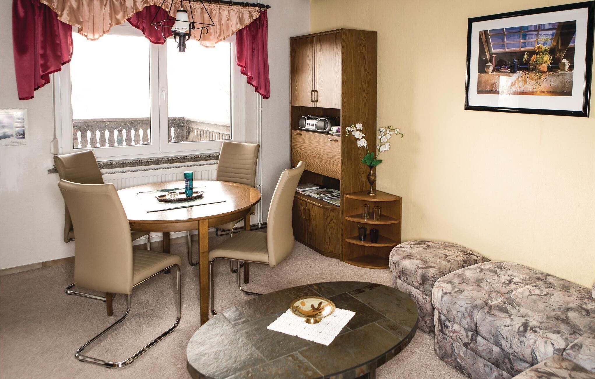 Fernseher, Tischtennisplatte