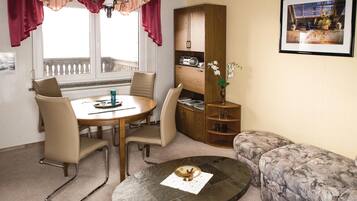 Fernseher, Tischtennisplatte