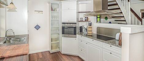 Fridge, stovetop, dishwasher, coffee/tea maker