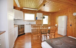 Fridge, microwave, stovetop, dishwasher - 2 bedroom stunning home in Uddevalla (Uddevalla)