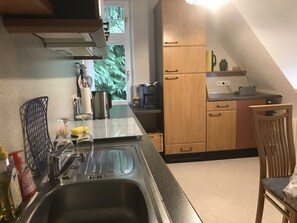 Kjøleskap, mikrobølgeovn, ovn og oppvaskmaskin