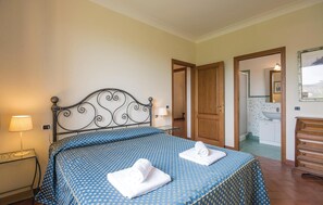 2 quartos, berço de viagem, Wi-Fi de cortesia, roupa de cama