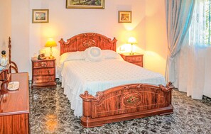 4 bedrooms, travel crib, free WiFi, bed sheets